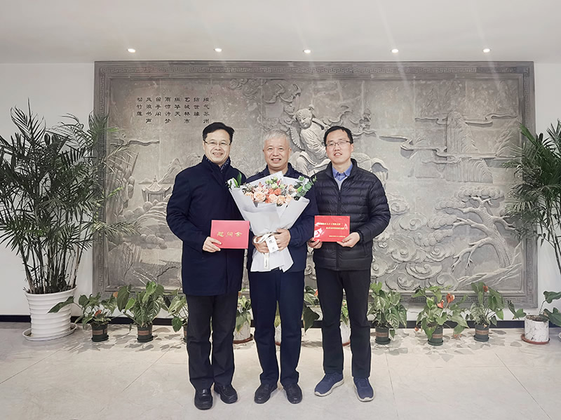 市人社局領(lǐng)導(dǎo)來香山古建慰問新晉“江蘇工匠”孫小青