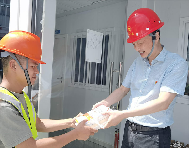 【香山古建】送清涼、送安全、送法律，香山古建向施工一線開展“三送”活動