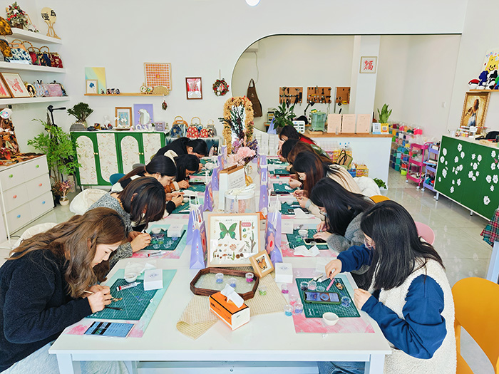 巧手匠心，探尋非遺文化之美 ——蘇州香山古建工會開展“三八”婦女節(jié)主題活動