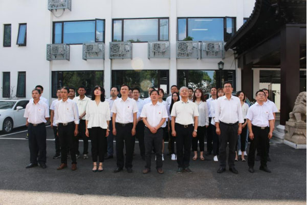 兩家單位聯(lián)合舉行“同升國旗、同唱國歌”迎國旗升旗儀式